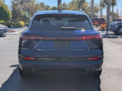 2022 Audi e-tron Premium Plus