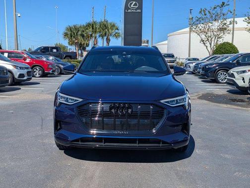 2022 Audi e-tron Premium Plus