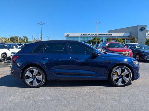 2022 Audi e-tron Premium Plus