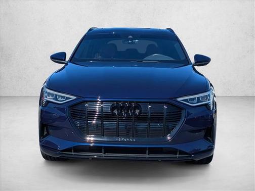 2022 Audi e-tron Premium Plus