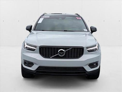 2022 Volvo XC40 T5 R-Design