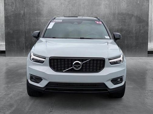 2022 Volvo XC40 T5 R-Design