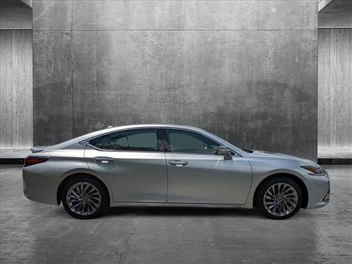 2024 Lexus ES 300h Luxury
