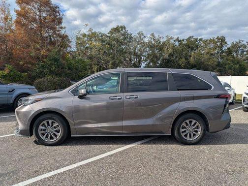 2022 Toyota Sienna XLE