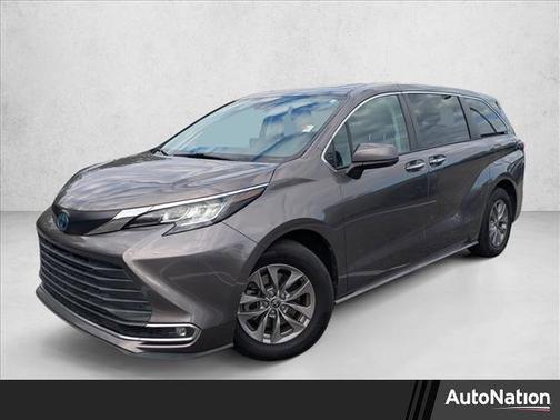 2022 Toyota Sienna XLE