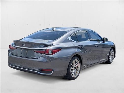 2019 Lexus ES 300h Ultra Luxury