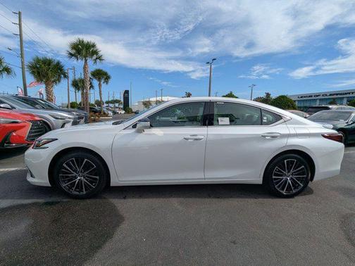 2025 Lexus ES 300h Base