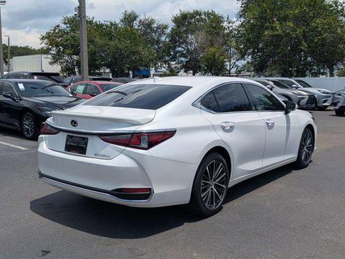 2025 Lexus ES 300h Base