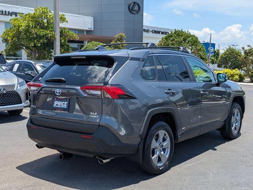 2022 Toyota RAV4 Hybrid XLE