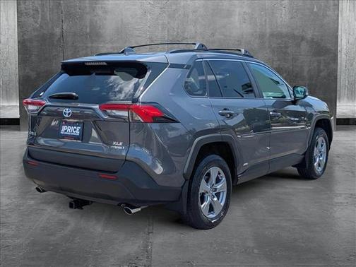 2022 Toyota RAV4 Hybrid XLE