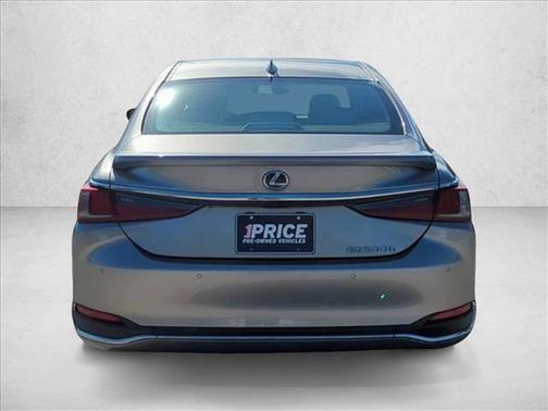 2021 Lexus ES 300h Ultra Luxury