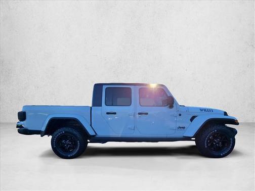 Bright White Clearcoat 2024 Jeep Gladiator Willys