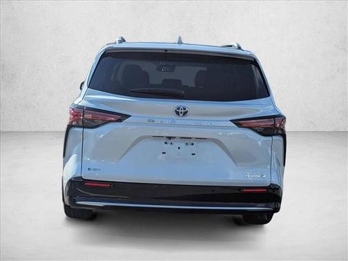 2025 Toyota Sienna Platinum
