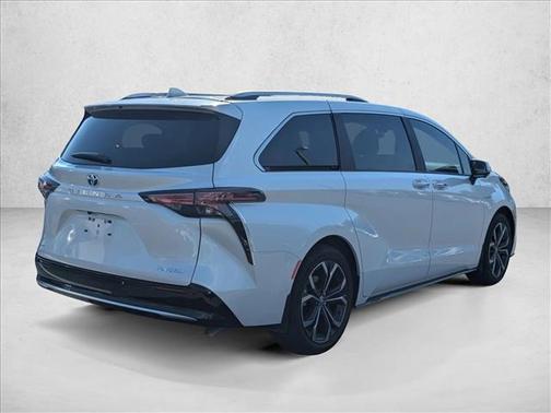 2025 Toyota Sienna Platinum