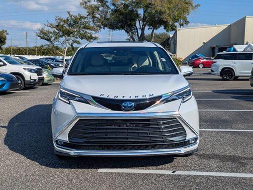 2025 Toyota Sienna Platinum