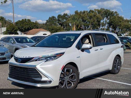 2025 Toyota Sienna Platinum