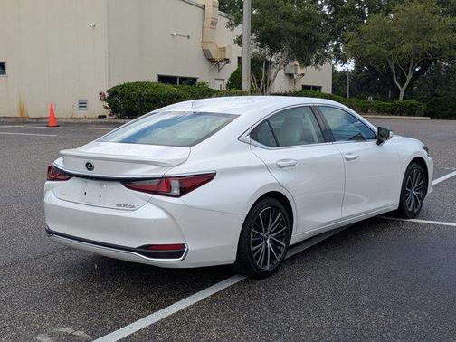 2024 Lexus ES 300h Base