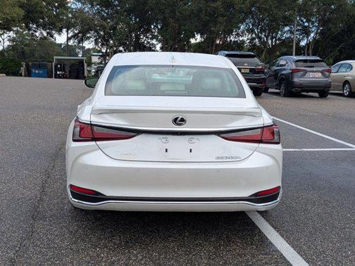 2024 Lexus ES 300h Base