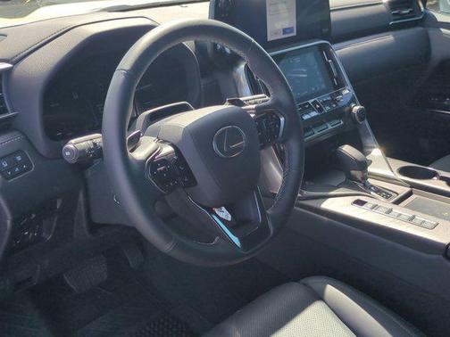 2025 Lexus LX 700h Overtrail