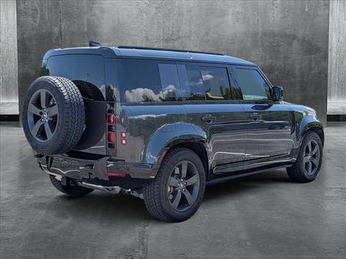 2024 Land Rover Defender 110 P400 X-Dynamic SE