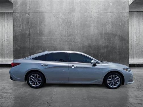 2021 Toyota Avalon Hybrid XLE