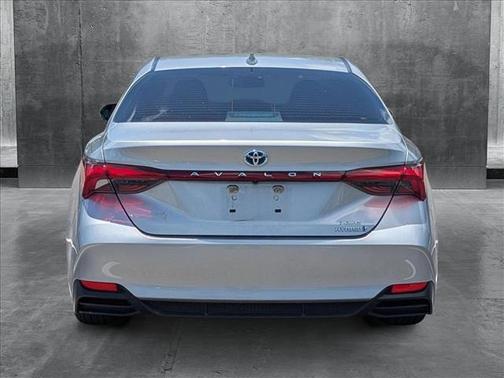 2021 Toyota Avalon Hybrid XLE