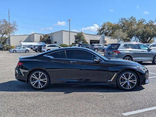 2022 INFINITI Q60 LUXE