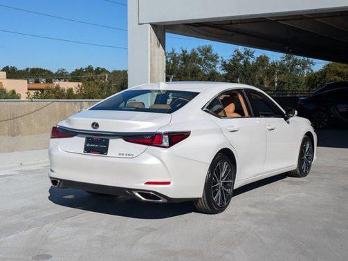 2025 Lexus ES 350 Base