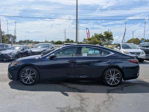 2025 Lexus ES 300h Base