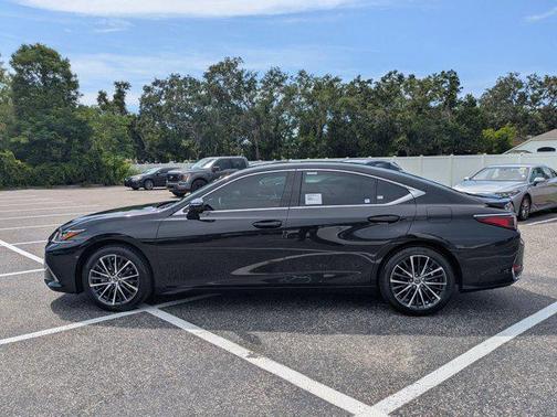 2025 Lexus ES 300h Base