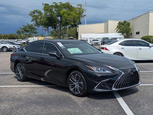 2025 Lexus ES 300h Base