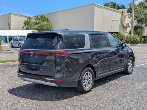 2024 Kia Carnival LX
