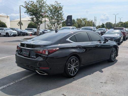 2022 Lexus ES 350 Base