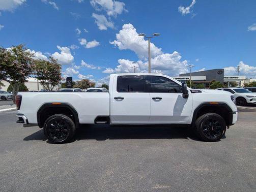 Summit White 2024 GMC Sierra 2500 AT4