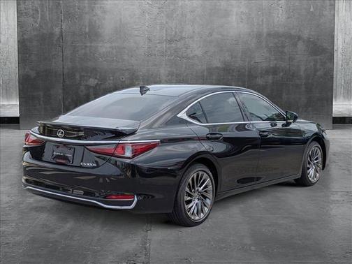2025 Lexus ES 300h Luxury