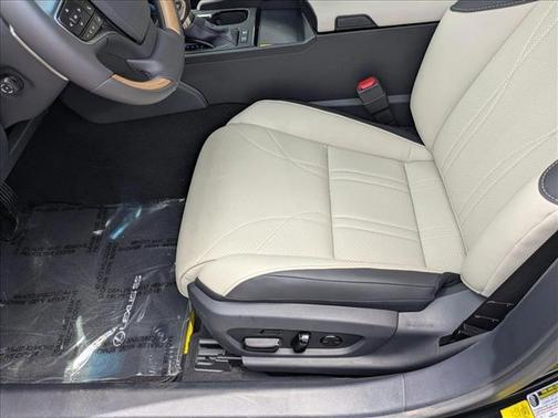 2025 Lexus ES 300h Luxury