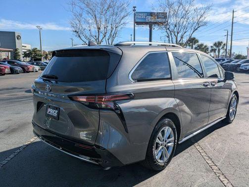 2023 Toyota Sienna Limited