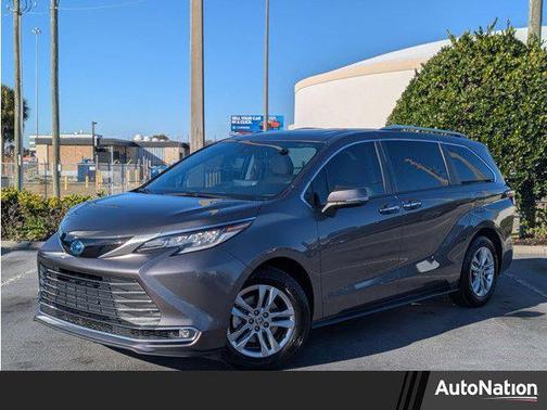 2023 Toyota Sienna Limited