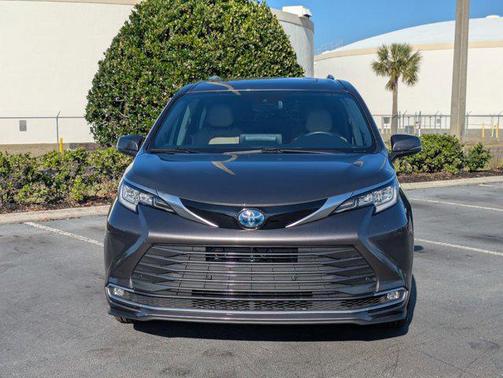 2023 Toyota Sienna Limited