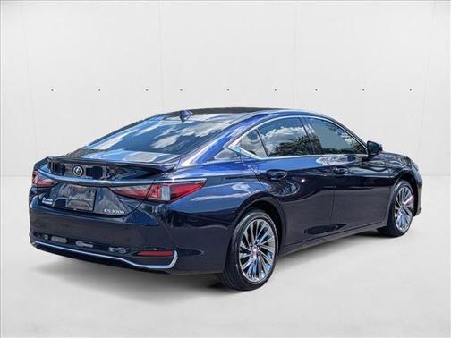 2025 Lexus ES 300h Luxury