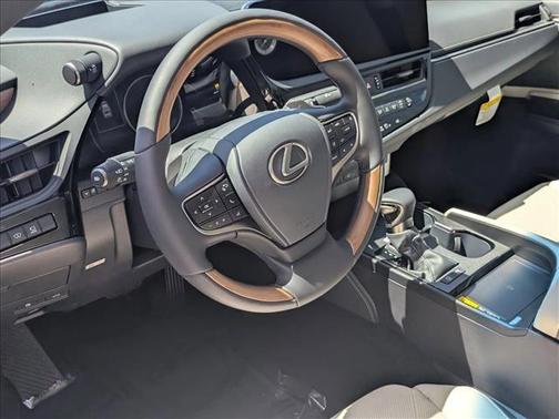 2025 Lexus ES 300h Luxury
