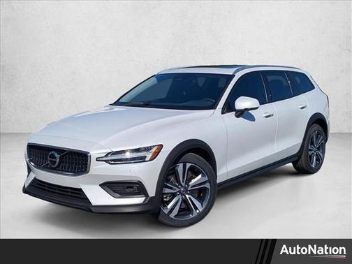 2023 Volvo V60 Cross Country B5 Plus