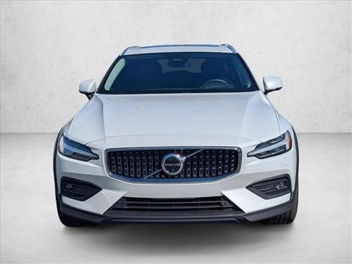 2023 Volvo V60 Cross Country B5 Plus