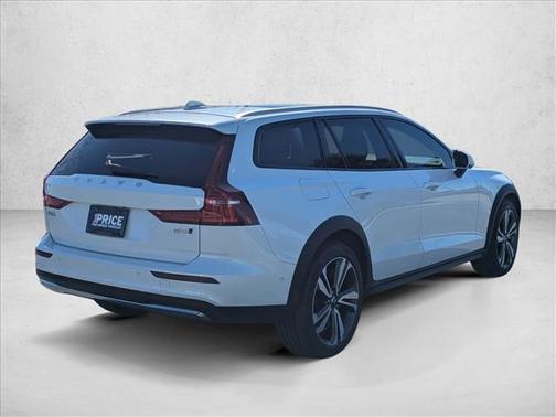 2023 Volvo V60 Cross Country B5 Plus