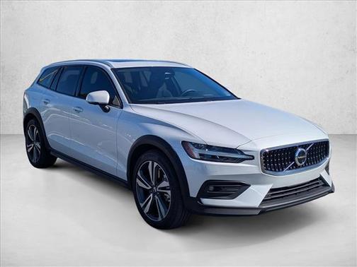 2023 Volvo V60 Cross Country B5 Plus