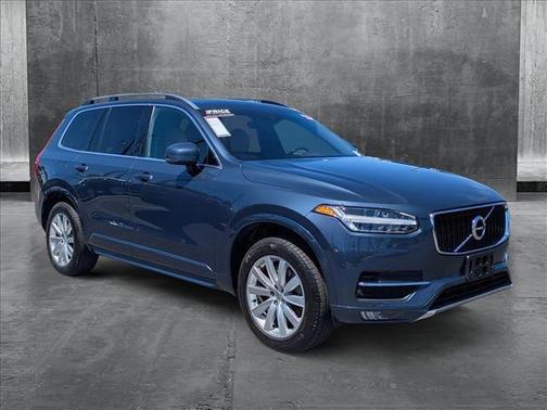 2018 Volvo XC90 T6 Momentum