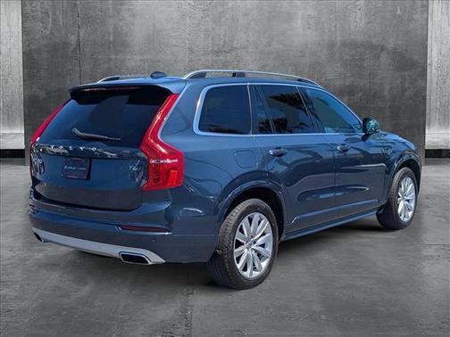2018 Volvo XC90 T6 Momentum