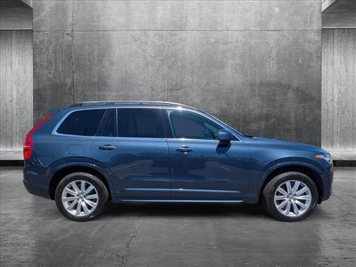 2018 Volvo XC90 T6 Momentum