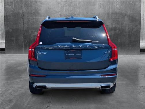 2018 Volvo XC90 T6 Momentum