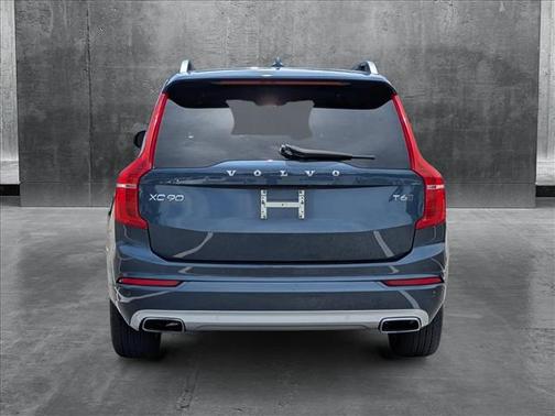 2018 Volvo XC90 T6 Momentum